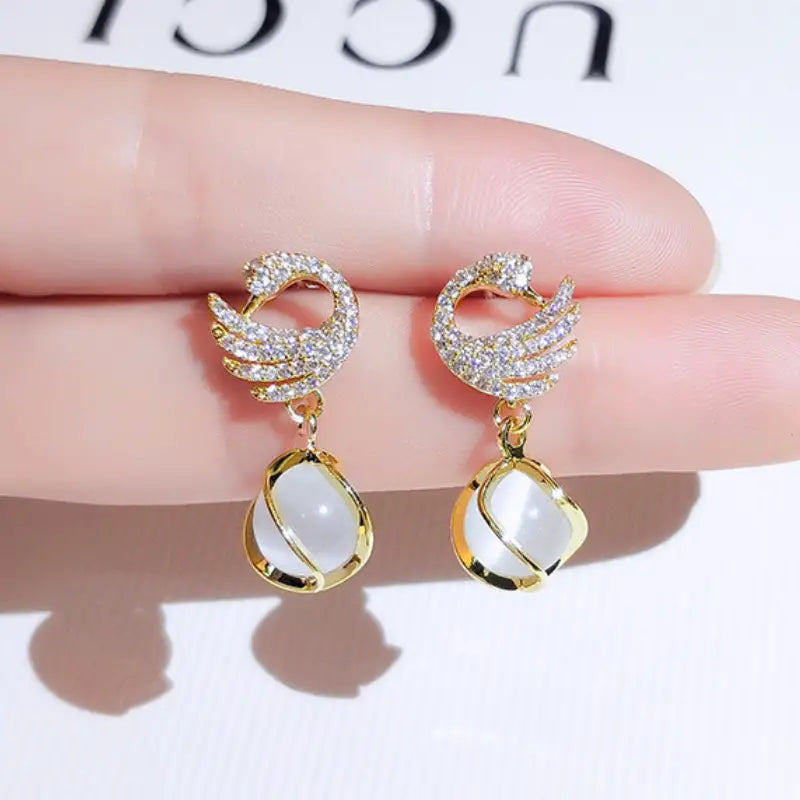 Exquisite Fashion Creative Swan Cat Eye Pendant Earrings Classic Accessories Earrings Jewelry For Girls